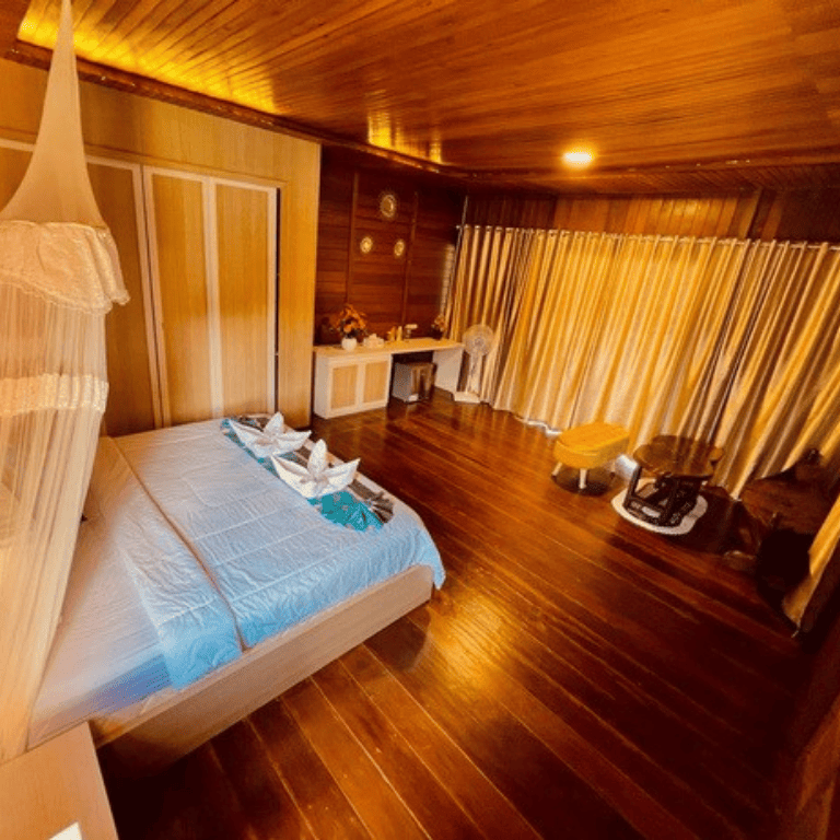 Deluxe Resort